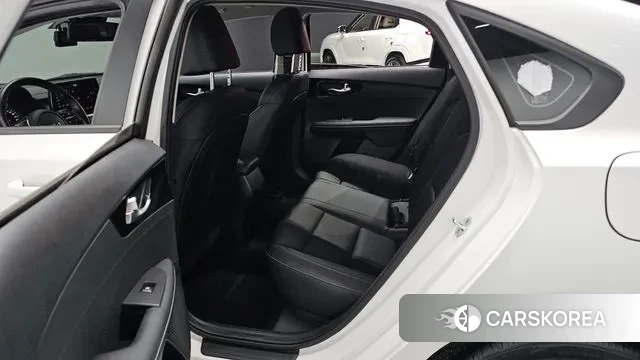 Kia The New K3 2nd generation 2022 Белый из Кореи, фото 3