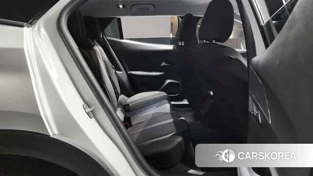 Peugeot e-2008 second generation 2022 Белый из Кореи, фото 3