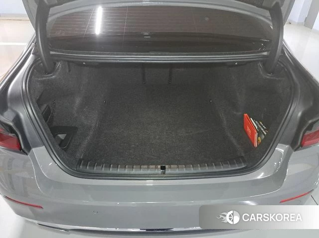 BMW 5 Series (G30) 2021 Серебристо-серый из Кореи, фото 3