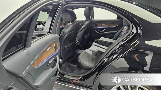 Mercedes-Benz E-Class W213 2021 Черный из Кореи, фото 3