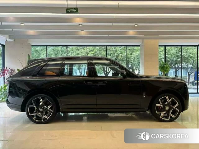 Rolls-Royce Cullinan 2024 Черный из Китая, фото 3