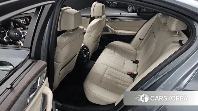 BMW 5 Series (G30) 2018 Цвет галактики из Кореи, фото 3