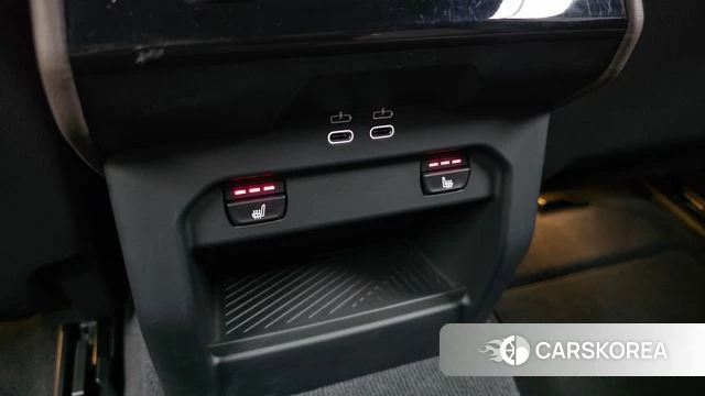 BMW 5 Series (G60) 2025 Белый из Кореи, фото 3