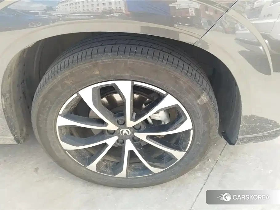 Chang'an Changan UNI-Z New Energy 2025 Silver/gray из Китая, фото 3
