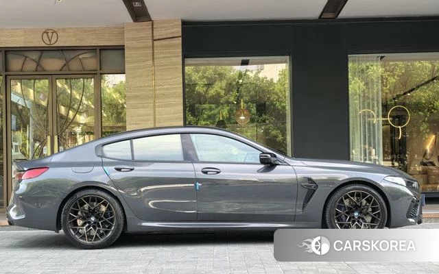 BMW M8 2021 Темно-серый из Китая, фото 3