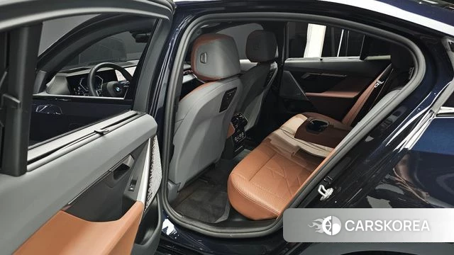 BMW 5 Series (G60) 2025 Черный из Кореи, фото 3