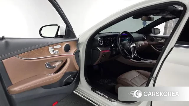 Mercedes-Benz E-Class W213 2021 Белый из Кореи, фото 3