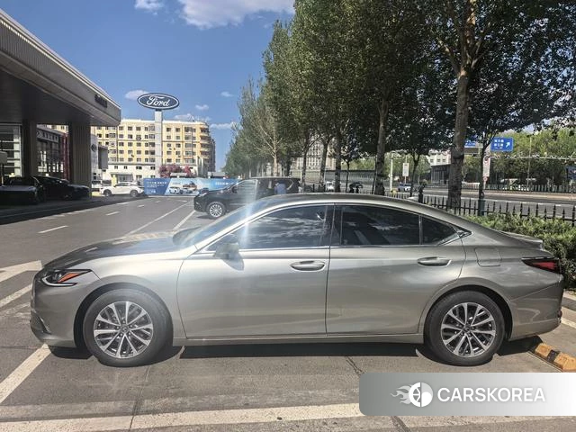 Lexus ES 2024 Серебристо-серый из Китая, фото 3