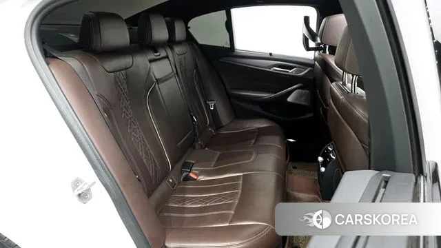 BMW 5 Series (G30) 2018 Белый из Кореи, фото 3