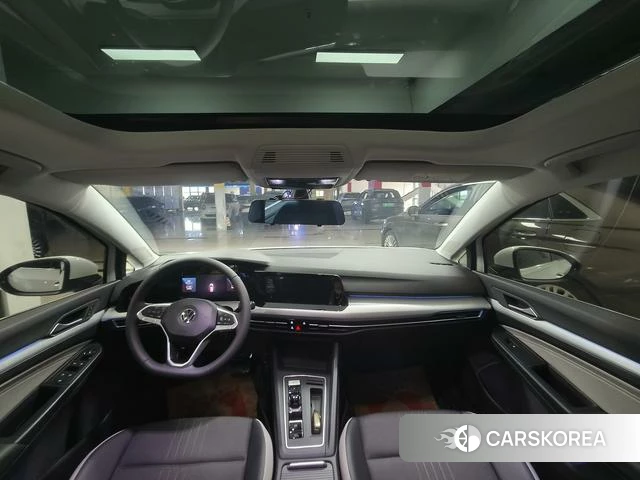 Volkswagen Golf 2023 Белый из Китая, фото 3