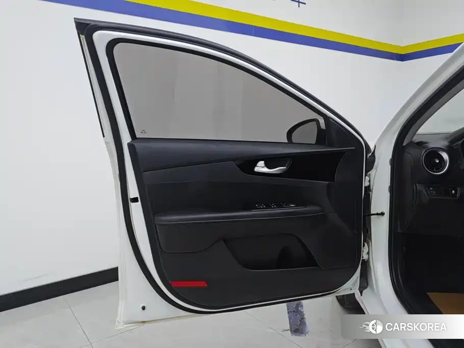 Kia K3 2021 Белый из Китая, фото 3