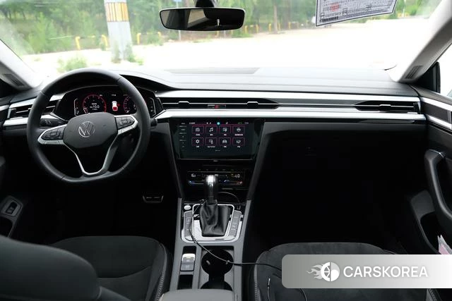 Volkswagen CC 2023 Темно-серый из Китая, фото 3