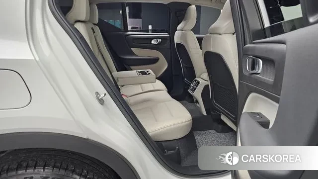 Volvo XC40 2023 Белый из Кореи, фото 3