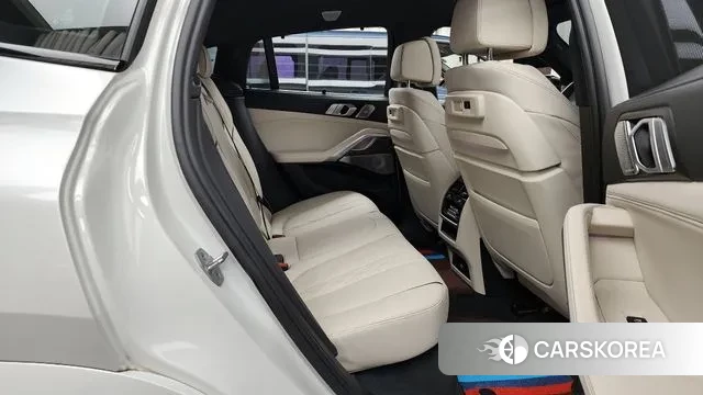 BMW X6 (G06) 2023 Белый из Кореи, фото 3