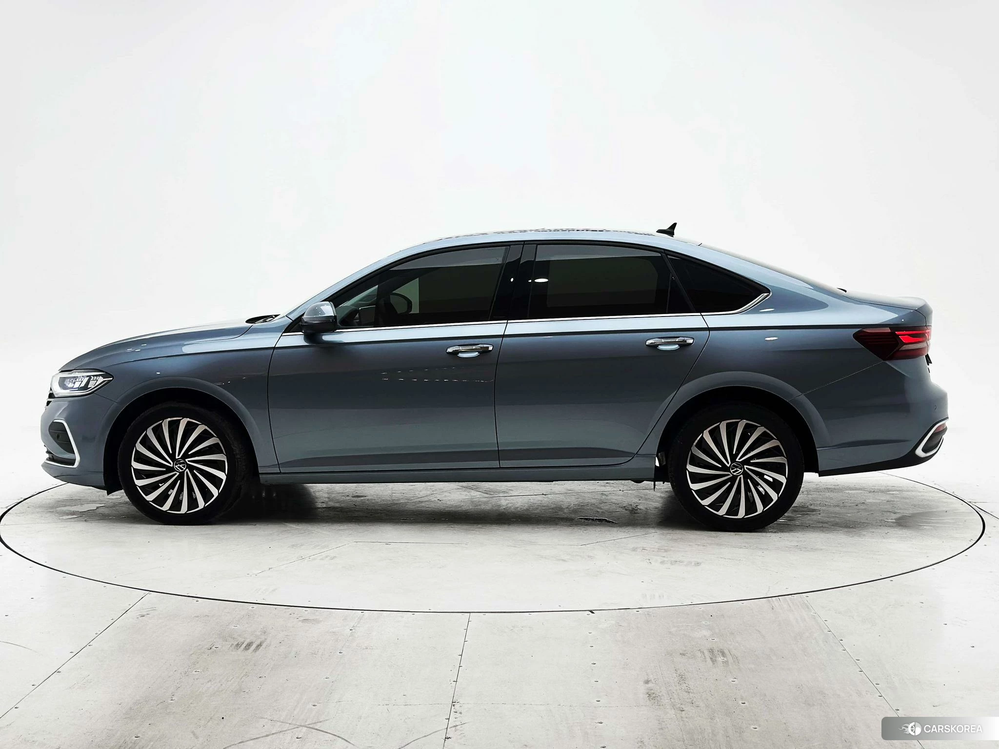 Volkswagen Lavida 2022 Синий из Китая, фото 3