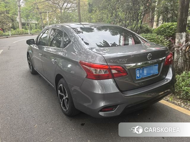 Nissan Xuan Yi 2023 Темно-серый из Китая, фото 3