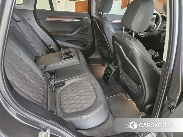 BMW X1 (F48) 2021 Черный из Кореи, фото 3