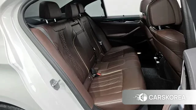 BMW 5 Series (G30) 2023 Белый из Кореи, фото 3