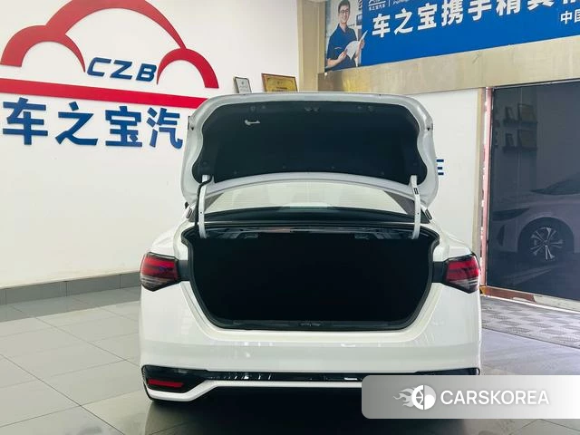 Nissan Xuan Yi 2023 Белый из Китая, фото 3