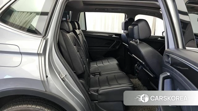 Volkswagen Tiguan Allspace 2020 Серебряный из Кореи, фото 3