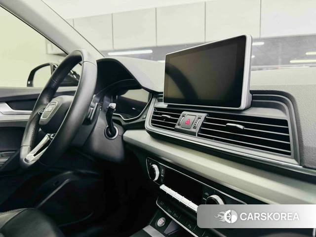 Audi Q5L 2021 Черный из Китая, фото 3