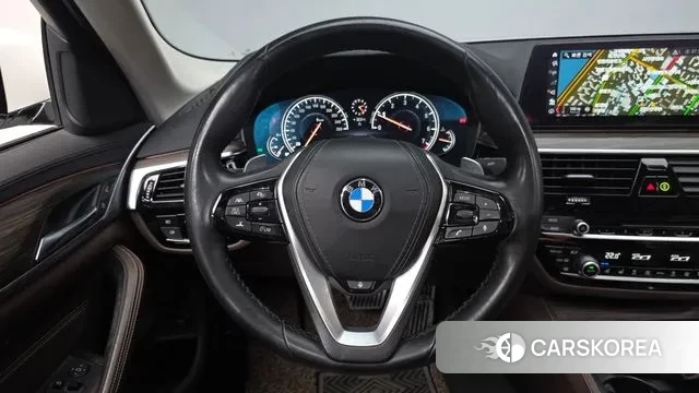 BMW 5 Series (G30) 2018 Белый из Кореи, фото 3