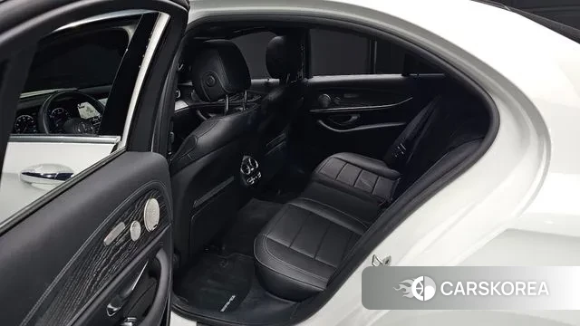 Mercedes-Benz E-Class W213 2022 Белый из Кореи, фото 3