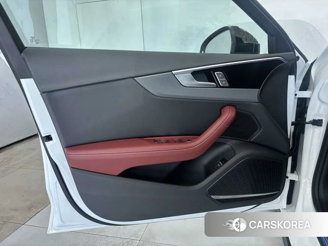 Audi A4L 2025 Белый из Китая, фото 3