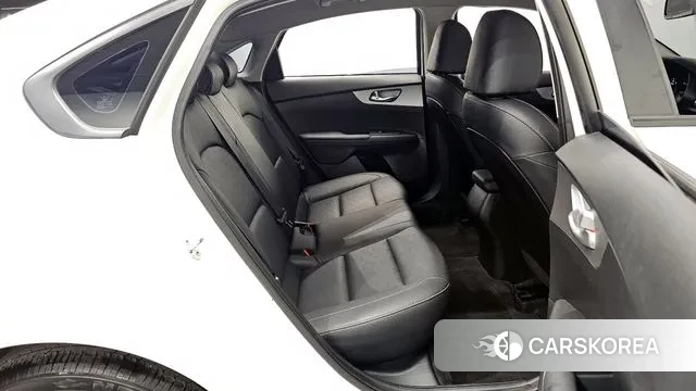 Kia The New K3 2nd generation 2022 Белый из Кореи, фото 3