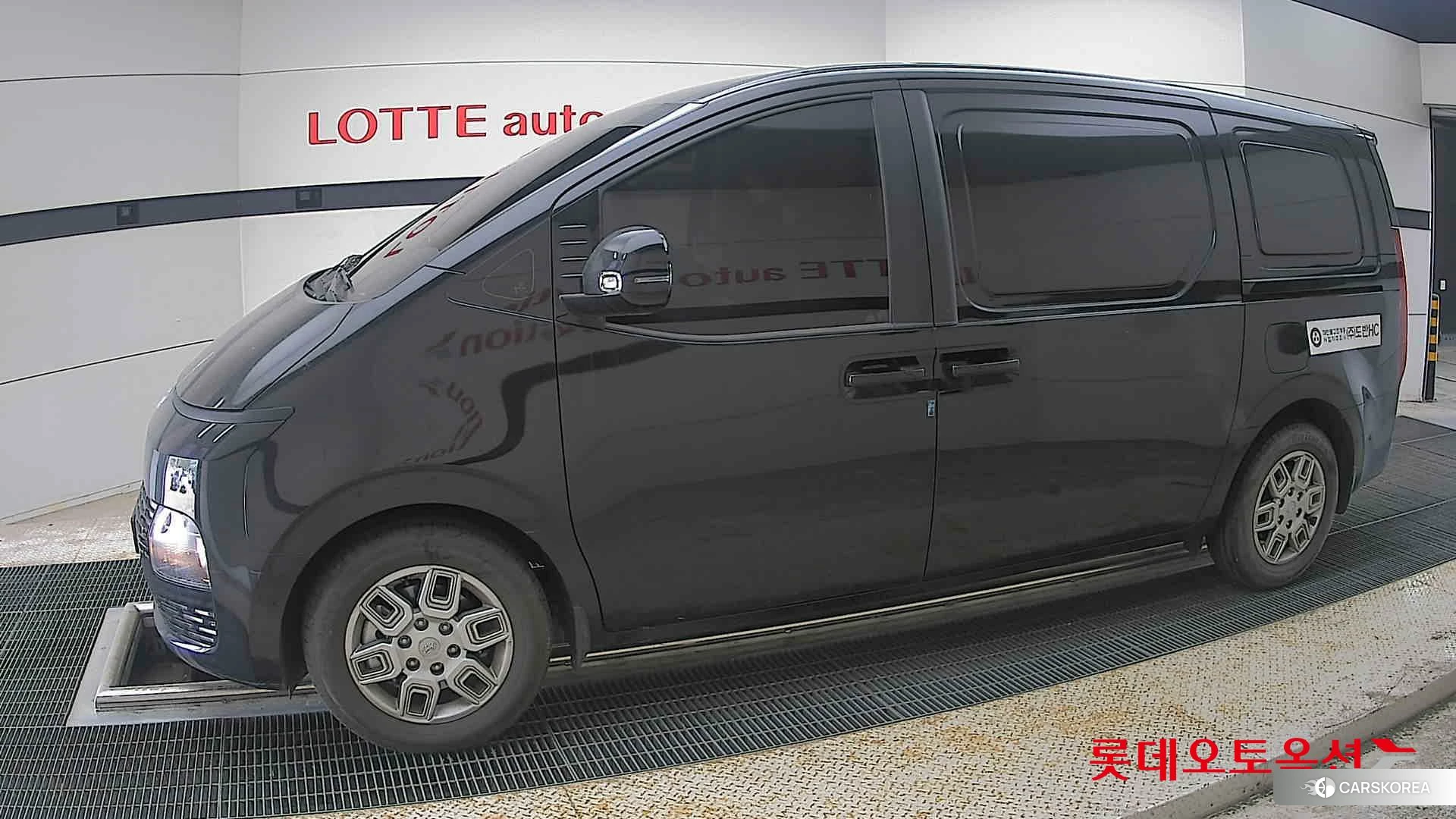 Hyundai Staria 2022 Черный из Кореи, фото 3
