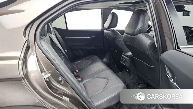 Toyota Camry (XV70) 2023 Золотой из Кореи, фото 3