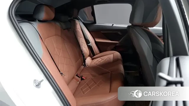 BMW 5 Series (G60) 2024 Белый из Кореи, фото 3