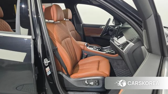 BMW X7 (G07) 2024 Черный из Кореи, фото 3