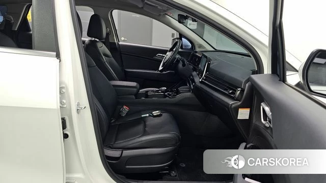 Kia Sportage 5th Generation Hybrid 2023 Белый из Кореи, фото 3