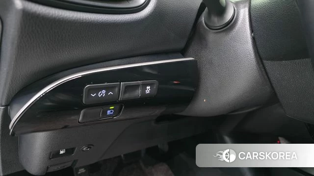 Toyota Prius 4th Generation 2022 Серебряный из Кореи, фото 3