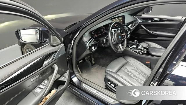 BMW 5 Series (G30) 2021 Черный из Кореи, фото 3