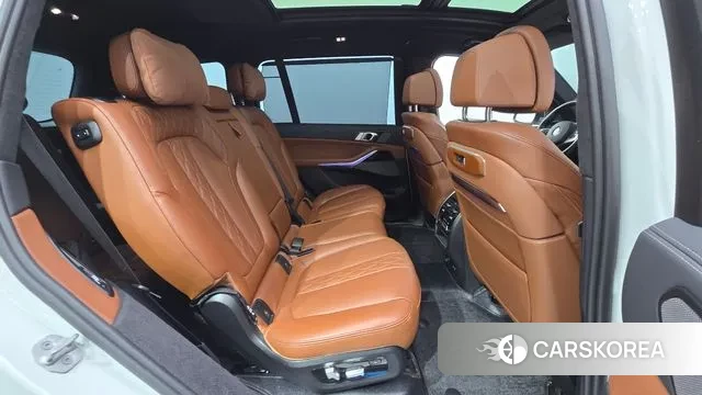 BMW X7 (G07) 2023 Белый из Кореи, фото 3