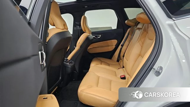 Volvo XC60 second Generation 2023 Белый из Кореи, фото 3