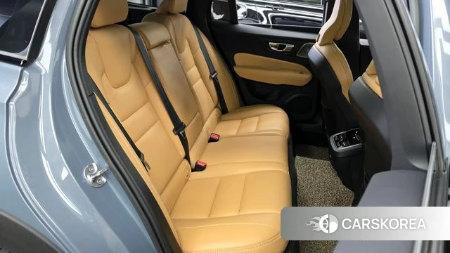 Volvo V60 Cross-Country 2nd Generation 2022 Серый из Кореи, фото 3