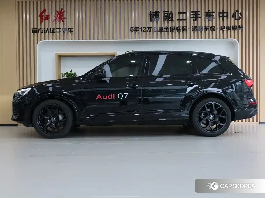 Audi Q7 2024 Черный из Китая, фото 3