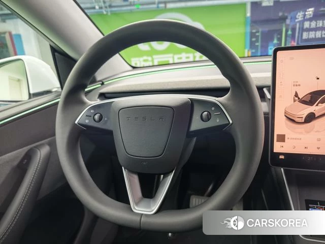 Tesla Model Y 2025 Белый из Китая, фото 3