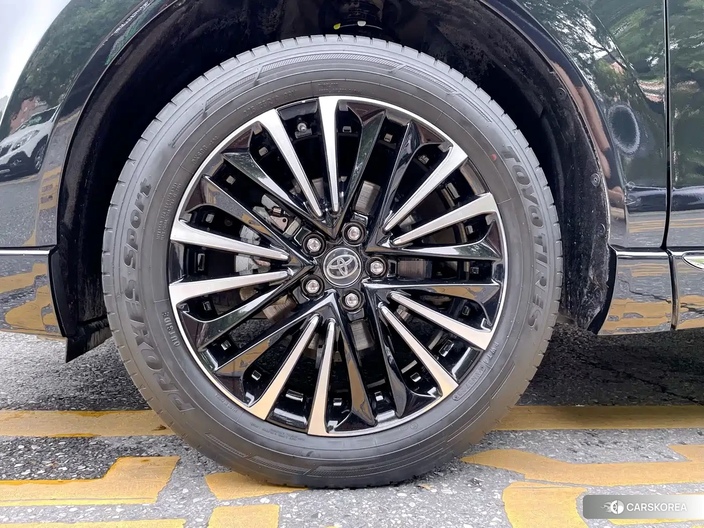 Toyota Venza 2024 Черный из Китая, фото 3