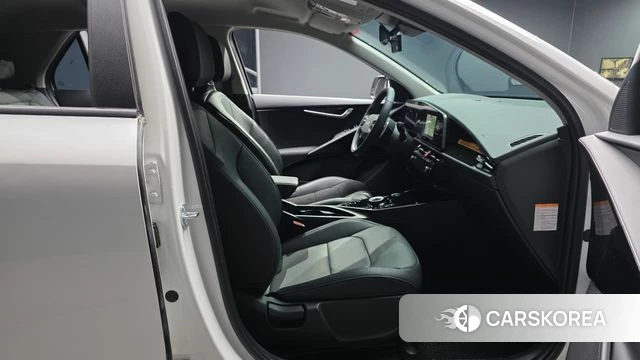 Kia Di Ol Nu Niro 2025 Белый из Кореи, фото 3