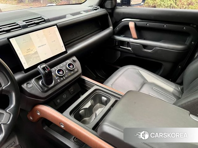 Land Rover Defender (L663) 2023 Черный из Кореи, фото 3