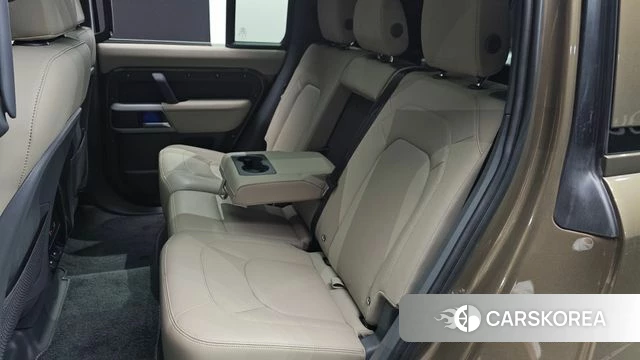 Land Rover Defender (L663) 2023 Коричневый из Кореи, фото 3