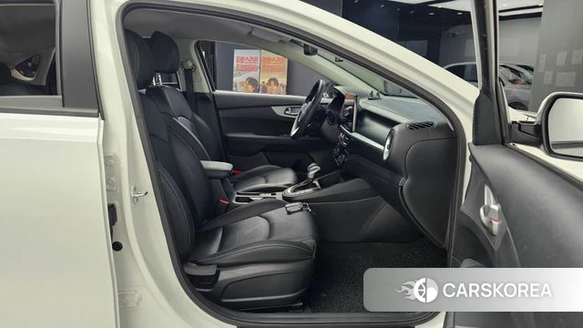 Kia The New K3 2nd generation 2021 Белый из Кореи, фото 3