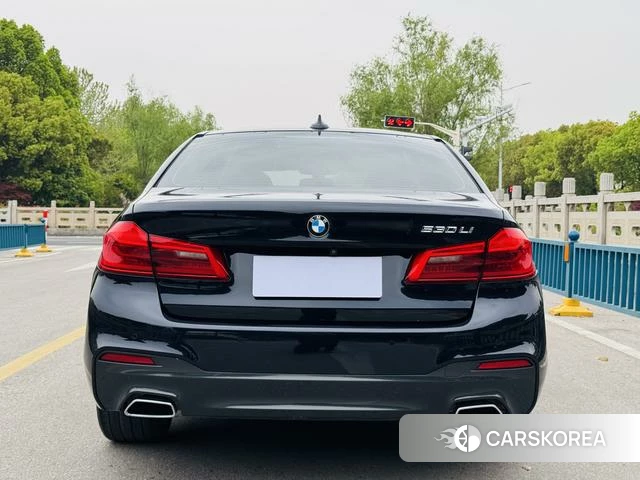 BMW 5 series 2020 Черный из Китая, фото 3
