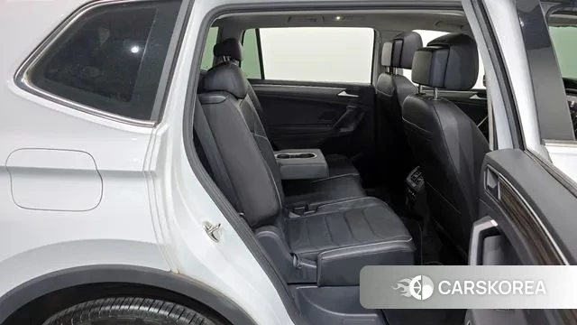 Volkswagen Tiguan Allspace 2023 Белый из Кореи, фото 3