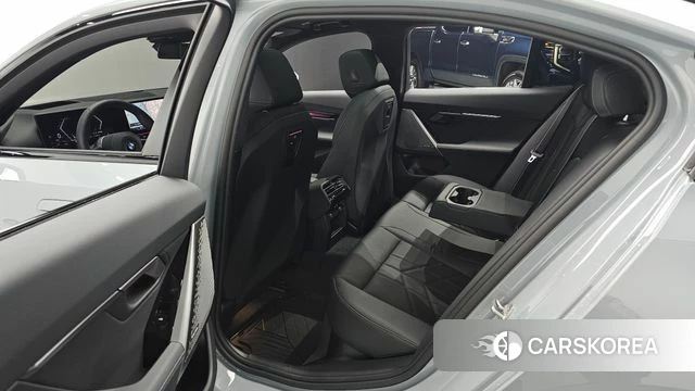 BMW 5 Series (G60) 2025 Серебристо-серый из Кореи, фото 3