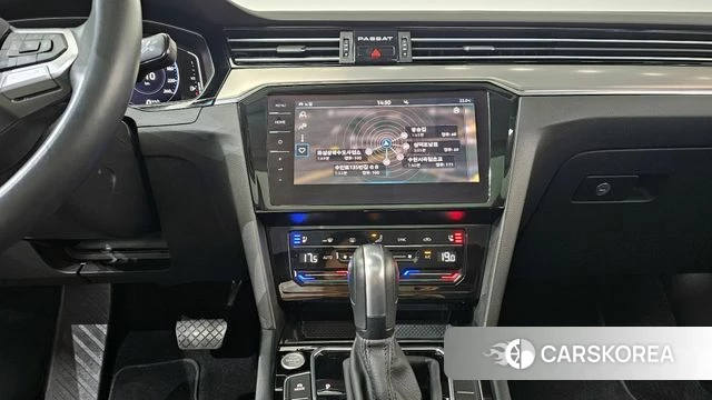 Volkswagen Passat GT (B8) 2022 Серый из Кореи, фото 3